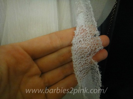 Um dos tecidos com textura dura | Foto: Caori