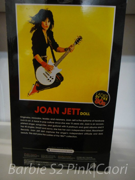 A parte detrás da caixa | Foto: Caori