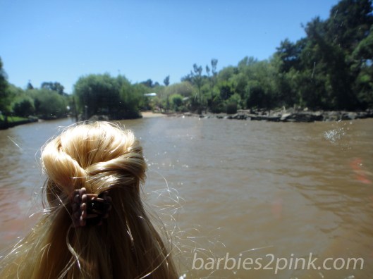 Nina no passeio pelo rio | Foto: Caori para BS2P