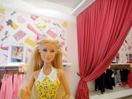 Nina na Barbie Store | Foto: Caori para BS2P