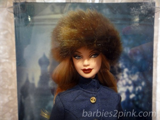 Make pesado: batom vinho, blush rosado e sombra marrom e levemente esverdeada | Foto: Caori